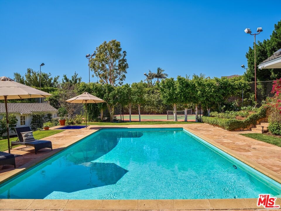 1619 N San Remo Drive, Pacific Palisades, CA 90272