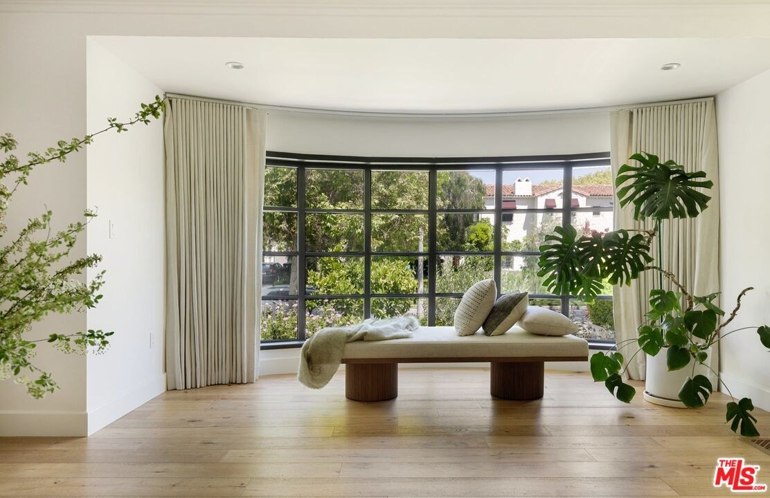 607 N Las Palmas Avenue, Los Angeles, CA 90004